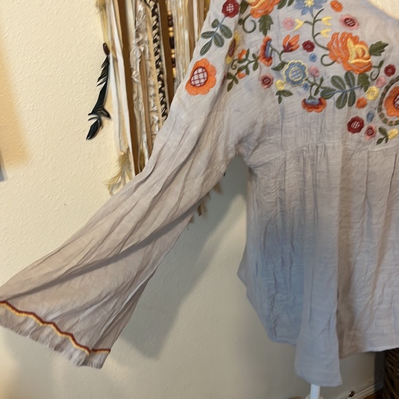 Gray Umgee Embroidered Peasant Women’s Top/ Size Small/ Rayon Blend - Picture 3 of 8